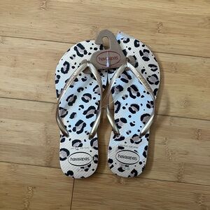 NWT Women’s Size 9-10 Havaianas Leopard Print Flip Flops Sandals Shoes